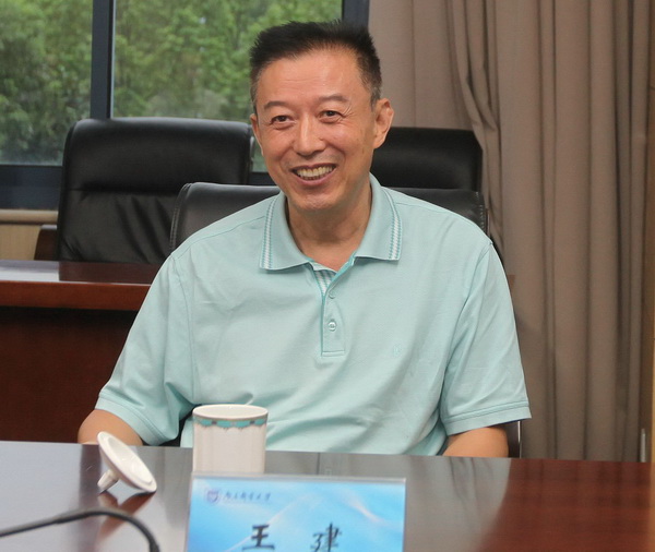 江苏移动公司总经理周毅一行来我校交流座谈